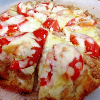 ツナとトマトのピザ